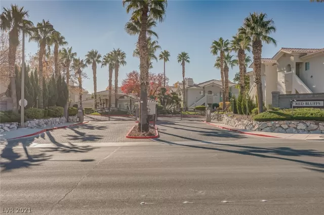 MLS: 2353883 Condo For Sale