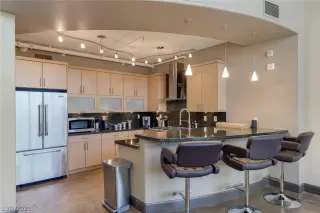 Photo #3: 2353902 Listing 