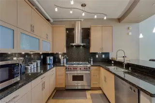 Photo #4: 2353902 Listing 