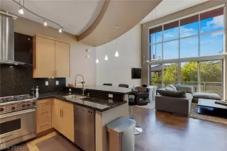 Photo #5: 2353902 Listing 