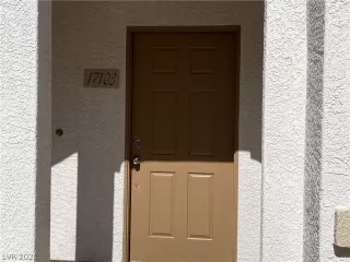 Photo #3: 2353932 Listing