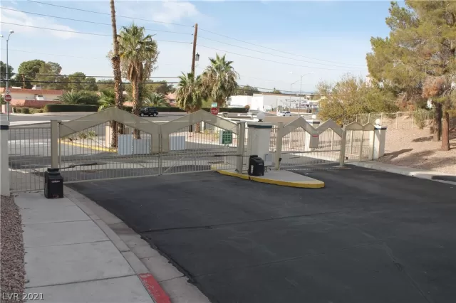 MLS: 2353936 Condo For Sale