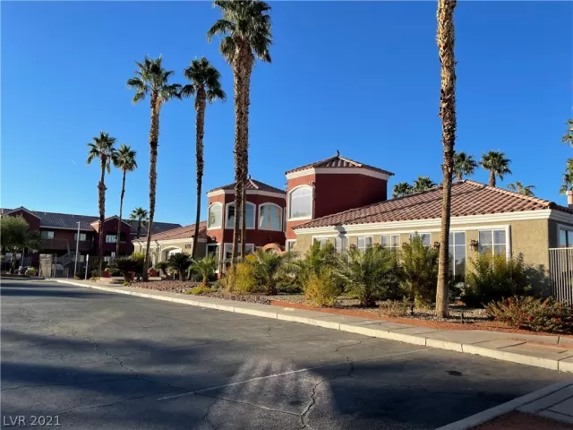 MLS: 2353980 Condo For Sale