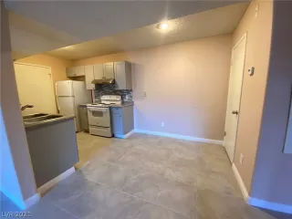 Photo #5: 2353982 Listing