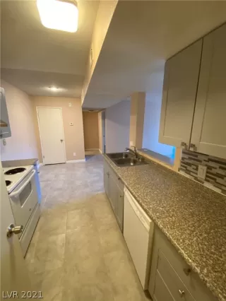 Photo #6: 2353982 Listing