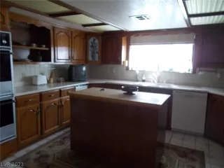 Photo #6: 2353996 Listing 