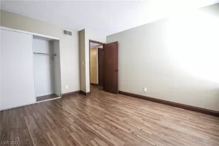 Photo #5: 2354024 Listing 