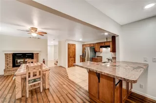 Photo #3: 2354028 Listing