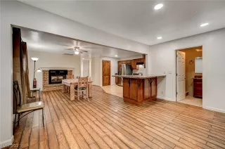 Photo #6: 2354028 Listing