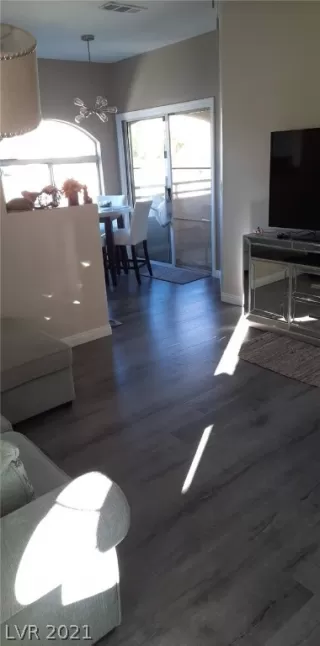 Photo #6: 2354058 Listing 