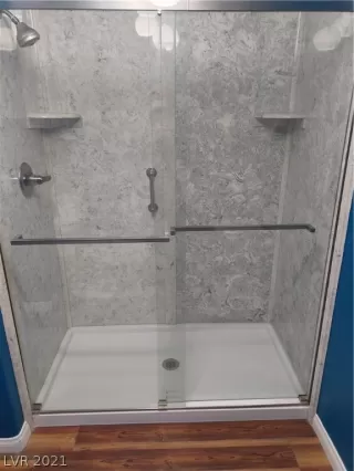 Photo #5: 2354061 Listing