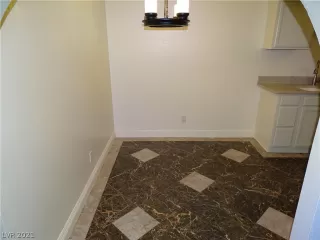 Photo #5: 2354098 Listing 