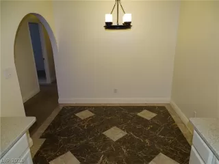 Photo #6: 2354098 Listing 