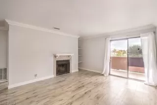 Photo #4: 2354109 Listing