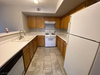 Photo #6: 2354139 Listing 