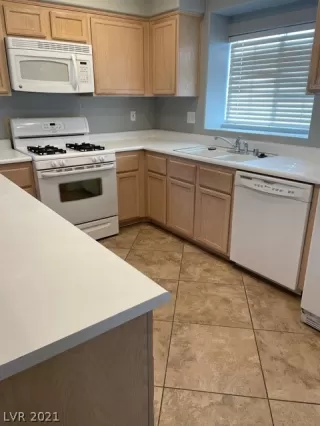 Photo #5: 2354157 Listing