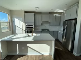 Photo #1: 2354174 Listing