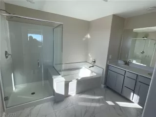 Photo #3: 2354174 Listing