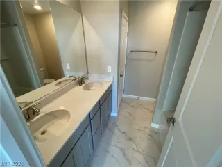 Photo #4: 2354174 Listing