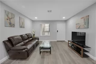 Photo #6: 2354179 Listing 