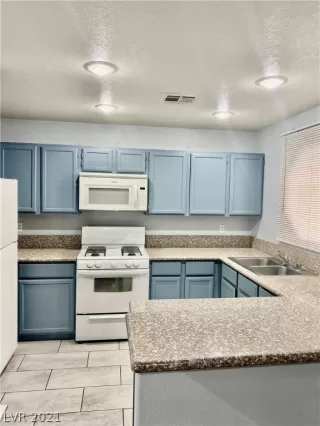 Photo #5: 2354209 Listing 