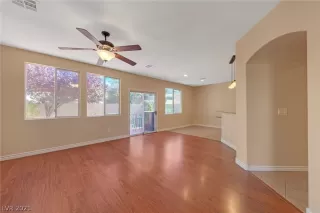 Photo #4: 2354333 Listing