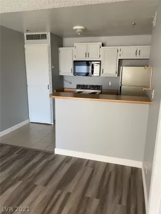 Photo #4: 2354351 Listing 