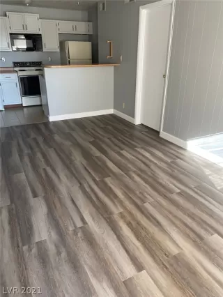 Photo #5: 2354351 Listing 