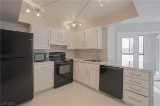 Photo #3: 2354368 Listing 