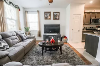 Photo #4: 2354451 Listing