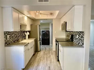 Photo #3: 2354470 Listing