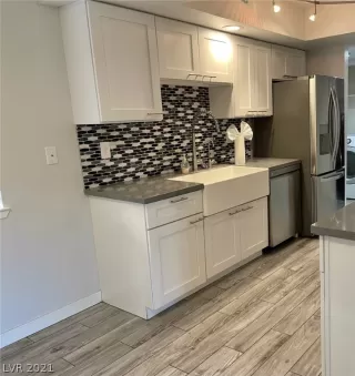 Photo #4: 2354470 Listing