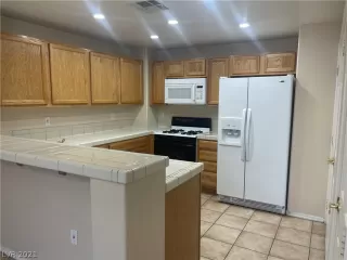 Photo #3: 2354510 Listing