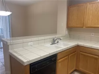 Photo #4: 2354510 Listing