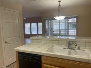 Photo #5: 2354510 Listing