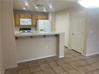 Photo #6: 2354510 Listing