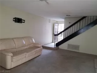 Photo #4: 2354520 Listing