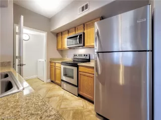 Photo #3: 2354567 Listing