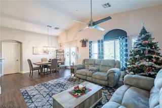 Photo #2: 2354610 Listing