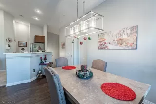 Photo #4: 2354610 Listing