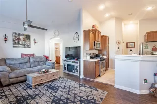 Photo #5: 2354610 Listing