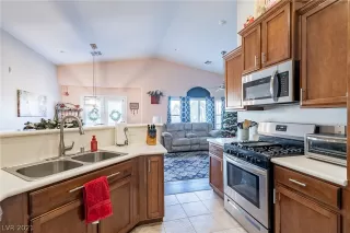 Photo #6: 2354610 Listing