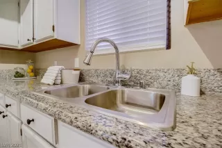 Photo #2: 2354640 Listing