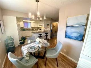 Photo #4: 2354640 Listing