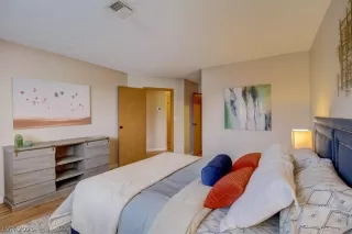 Photo #5: 2354640 Listing