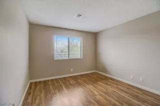 Photo #6: 2354640 Listing