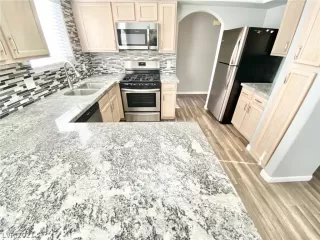 Photo #3: 2354713 Listing 