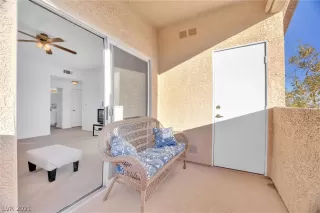 Photo #5: 2354731 Listing