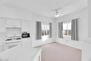 Photo #6: 2354731 Listing