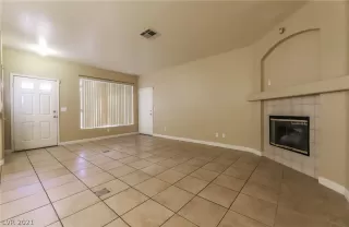 Photo #5: 2354737 Listing